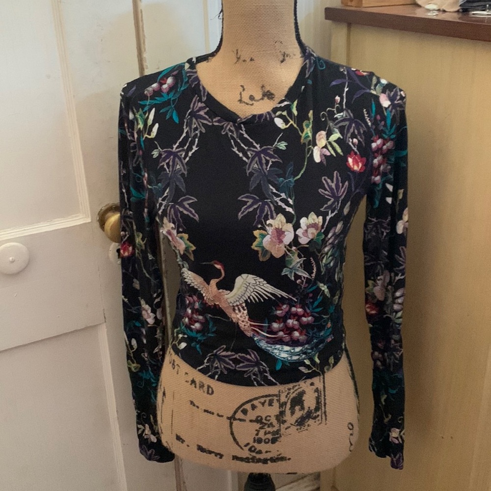 ALICE + OLIVA “Delaina” Bird Floral Crop Top
